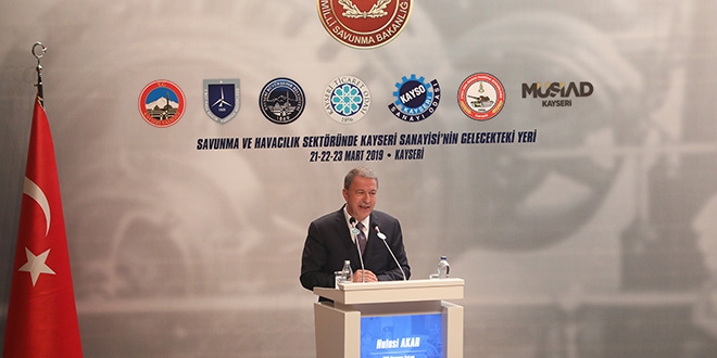 Bakan Akar, askeri fabrikada işçilerle bir araya geldi