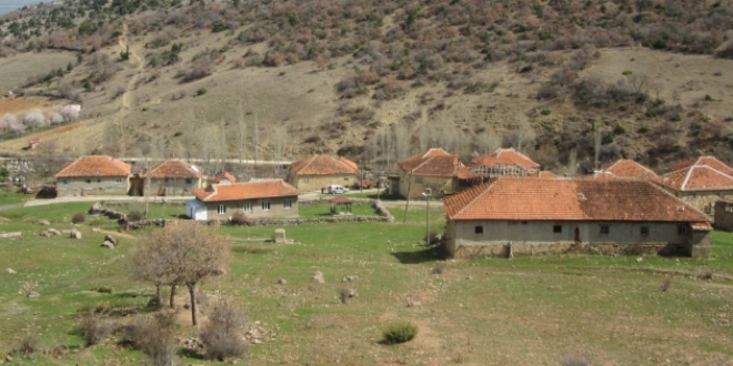 7 hanelik köyde 14 kişi yaşıyor