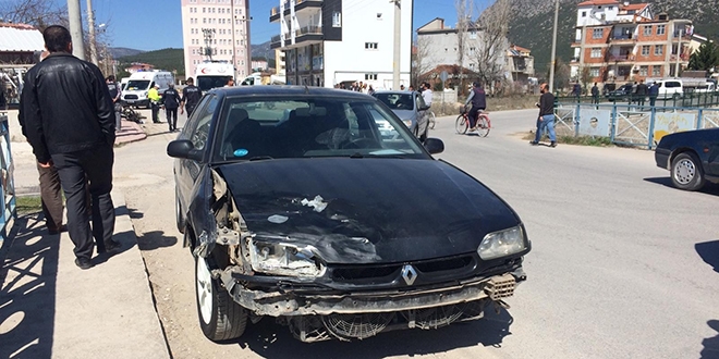 Trafikten men edilen araçla kaza yaptı: 2 yaralı