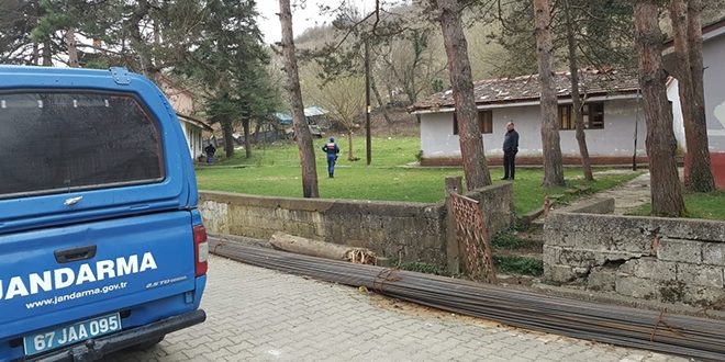 Tüfekle oynarken 13 yaşındaki arkadaşını yaraladı