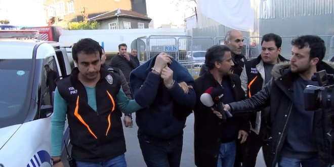 Senegalli turiste hakaret eden taksici tutuklandı