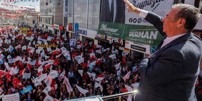 Mansur Yavaş hologram miting yaptı