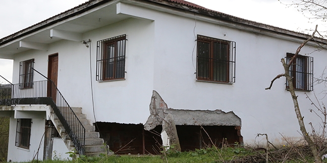 Ordu'da tahliye kararı verilen evler boşaltılıyor
