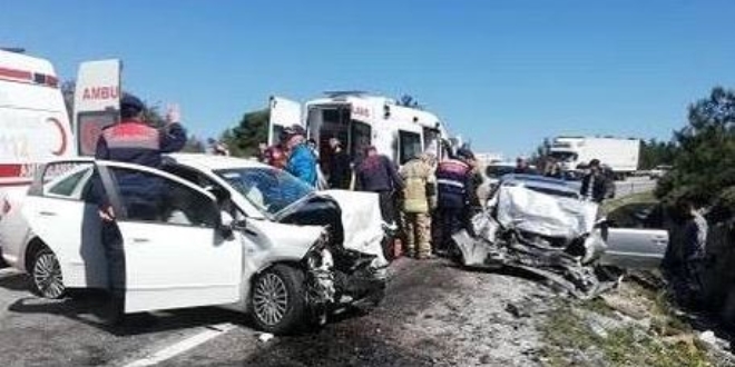 İzmir'de feci kaza: 2 ölü, 6 yaralı
