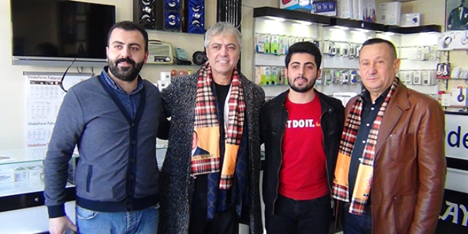Ünlü sanatçı Cengiz Kurtoğlu, kapı kapı dolaşıp destek istedi