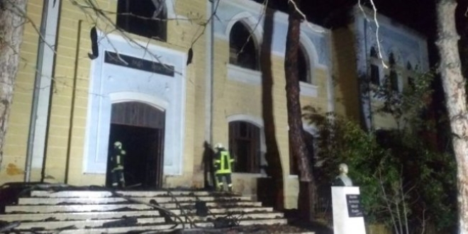Denizli'deki okul yangınıyla ilgili 2 kişi gözaltında