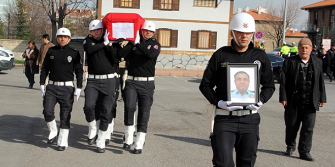 Meslektaş kurşunuyla şehit olan polis memuru için tören