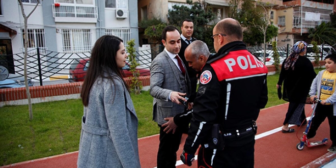 'Gözaltında' evlenme teklifi