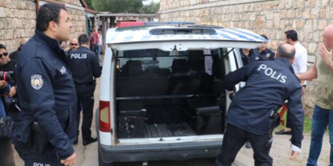 Üniversitede ihale kavgası: 1'i polis, 4 kişi gözaltında