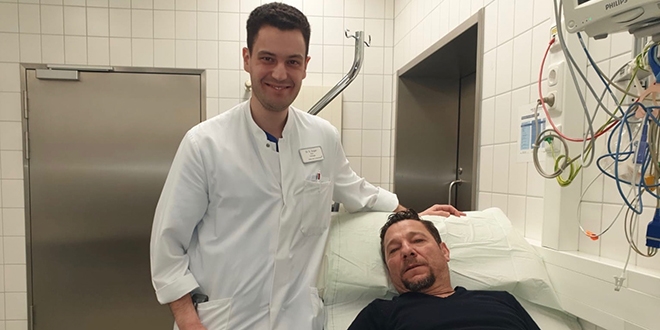 Türk doktor, Türk antrenörü ölümden kurtardı