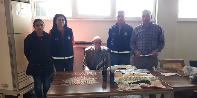 Dilencinin üzerinden çıkan para dudak uçuklattı