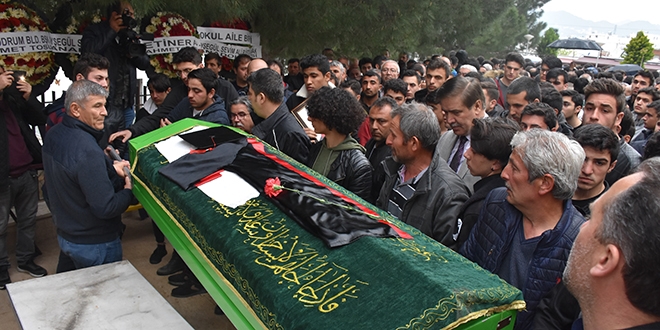 Motosiklet kazasında ölen lise öğrencisi toprağa verildi
