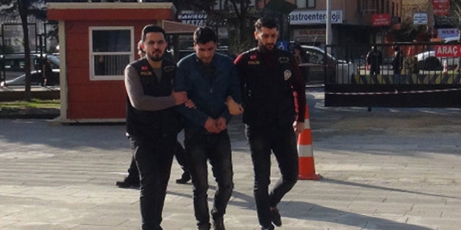 Adliyeye baltayla gelen şahısa dava açıldı