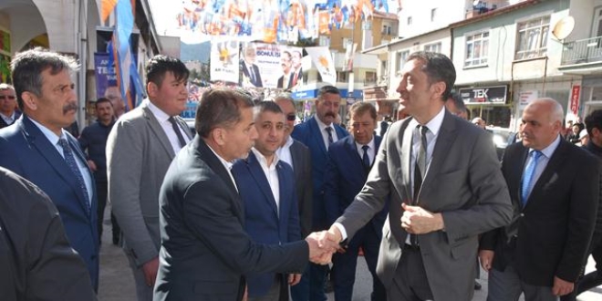 Bakan Selçuk, dolmuşta şoför koltuğuna geçti
