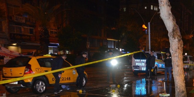 Adana'da bar önünde silahlı saldırı: 1 ölü, 1 yaralı