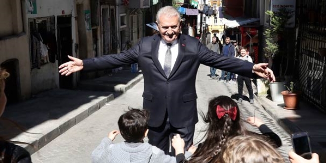 Binali Yıldırım, İstanbul'u iki kez baştan başa yürüdü