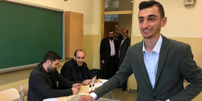 Yusuf Özoğul sandığa giderek oyunu kullandı