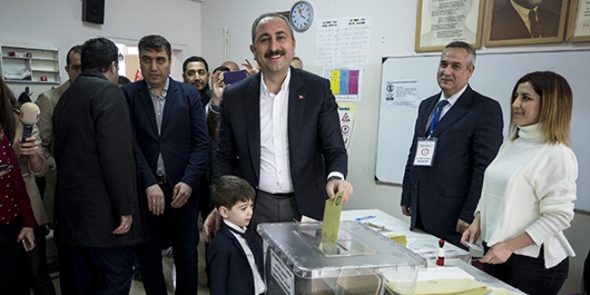 Adalet Bakanı Gül oyunu kullandı