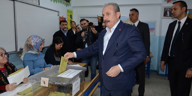 TBMM Başkanı Mustafa Şentop oyunu kullandı