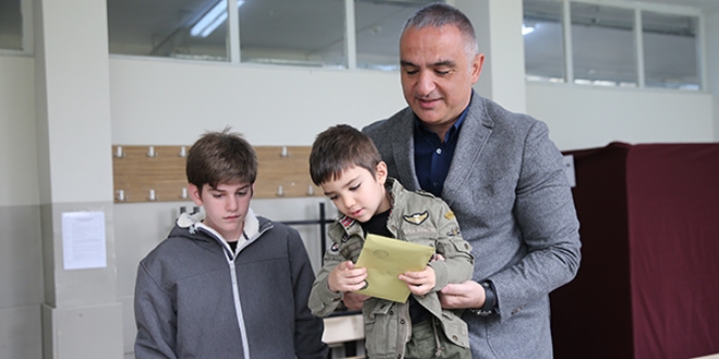 Bakan Mehmet Nuri Ersoy oyunu kullandı