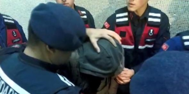Ankara'da oy pusulalarını yakan 2 kişi gözaltında