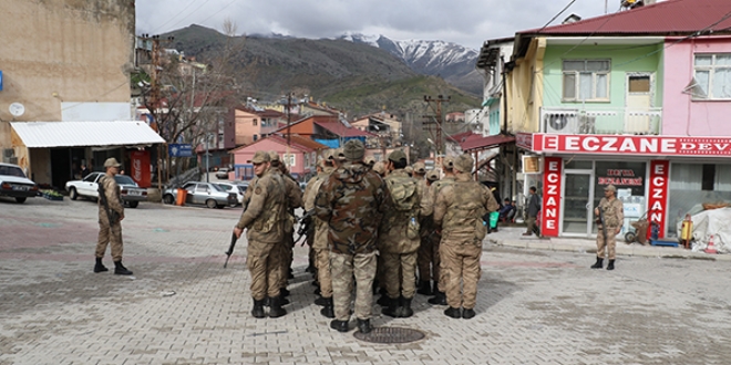 SP'den bakan seilen adaya saldr: 3 yaral