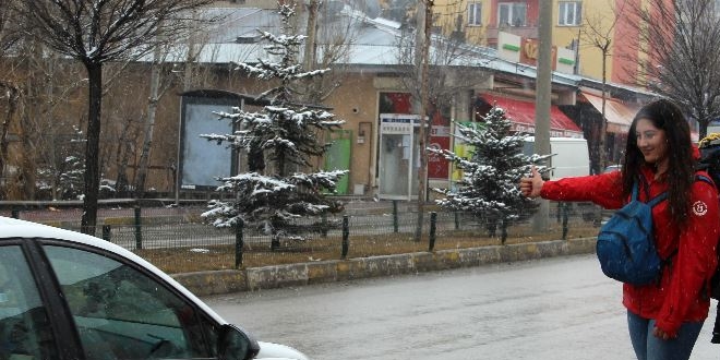 Üniversiteli genç kız, otostopla 75 il gezdi