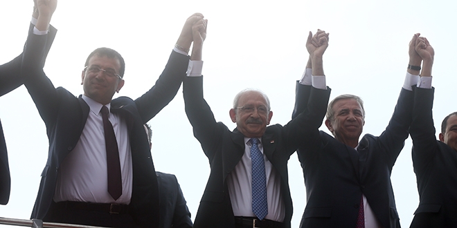 Kılıçdaroğlu, İmamoğlu ve Yavaş ile partililere seslendi