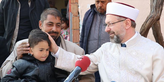 Ali Erbaş, Zeynep Esin'in ailesini ziyaret etti