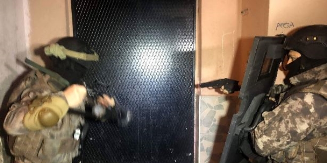 Bursa'da FETÖ operasyonu: 1'i mahrem imam 24 kişi gözaltında