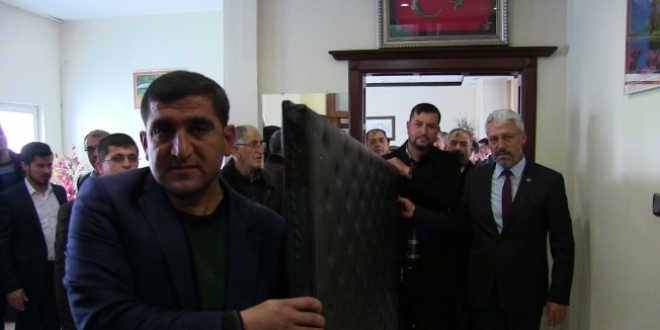 Makam odasının kapısını söktüren 4. başkan oldu