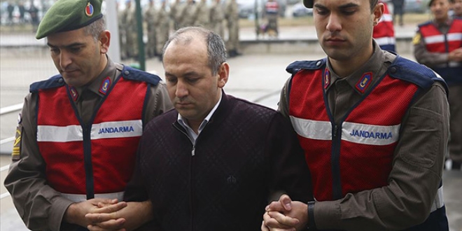 Sivilleri vuran eski yarbay da inkarı seçti
