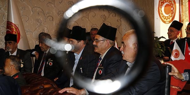 Kıbrıs gazileri madalyalarına 45 yıl sonra kavuştu