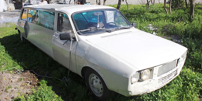 Düğünü için 1978 model otomobili limuzine dönüştürdü