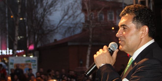 Belediye Bakan Mazbatasn aldktan sonra konser verdi