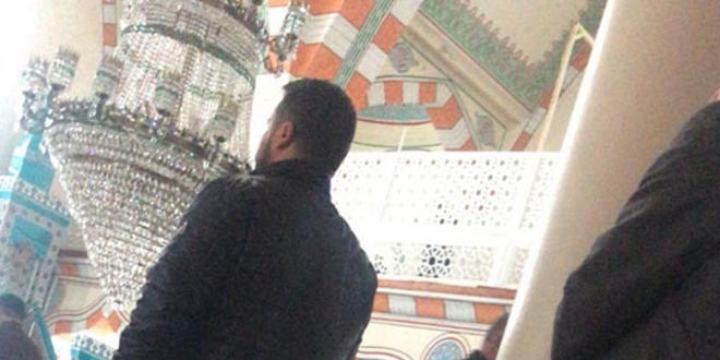 Cezaevi firarisini, arkasında saf tutan polis müdürü tanıdı