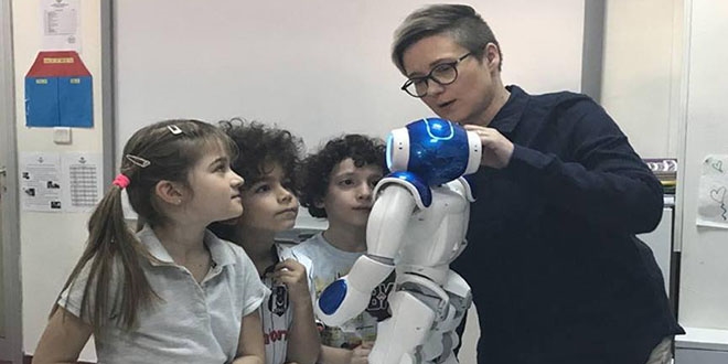 Prof. Dr. Akdere: Derslere robot öğretmenler girecek