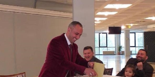 Muhtar, koltuğunu eşine devretti