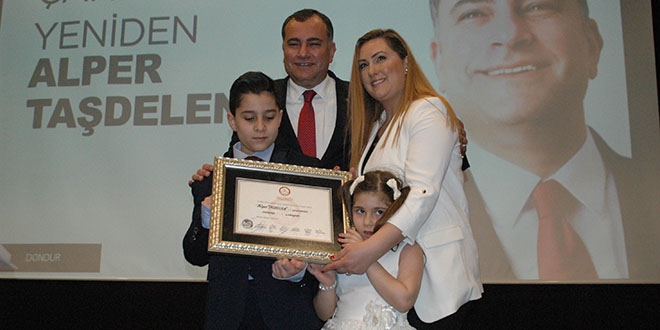 Çankaya Belediye Başkanı Taşdelen mazbatasını aldı