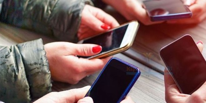 Türkiye'ye yurt dışından 400 bin cep telefonu getirildi