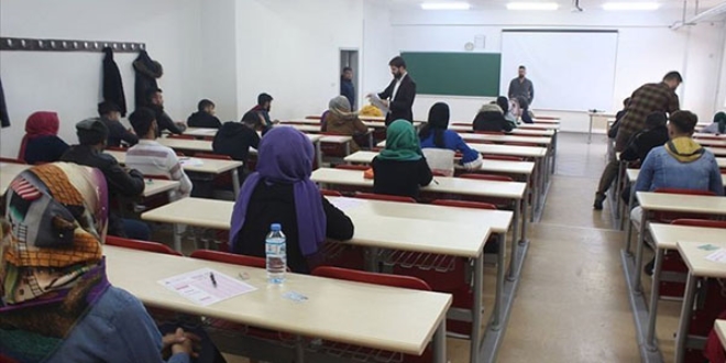 30 bin öğrenciye eş zamanlı 'dijital okuryazarlık' sınavı yapıldı