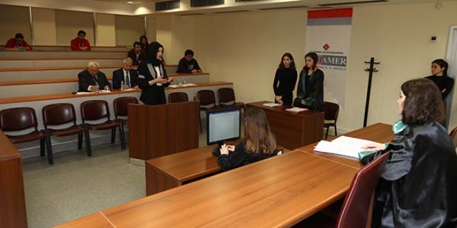 Lise öğrencileri 'sanal mahkemede' yarıştı