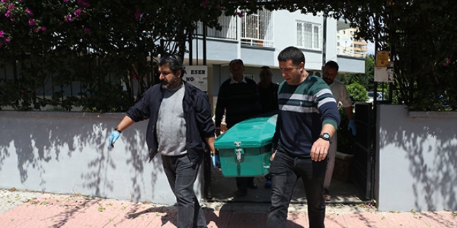 Kadın öğretmen evinde öldürülmüş halde bulundu