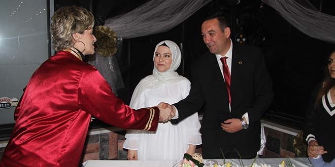 Polis memuru nikahında baskıya dayanamadı