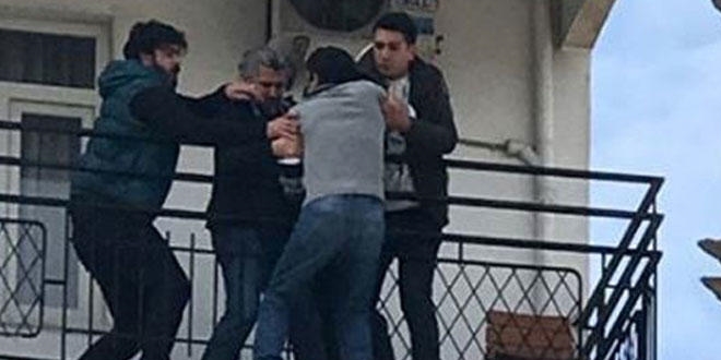 İntihara kalkıştı! Polis son anda yakalayıp önledi