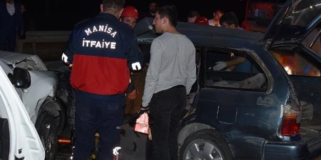 Akhisar'da feci kaza 1 ölü 5 yaralı