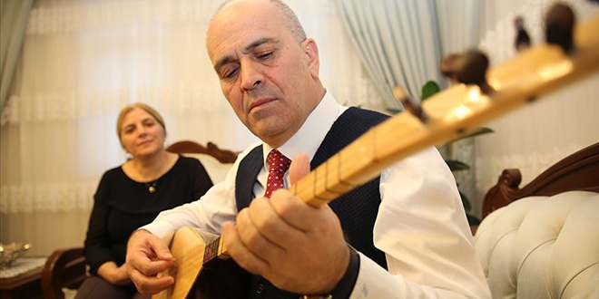 Emniyet müdürünün sazından ezgiler yükseliyor