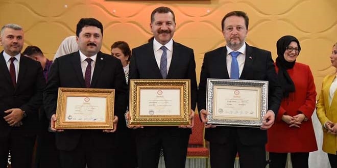 Balıkesir'de belediye başkanları mazbatalarını aldı