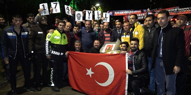'Silahlı kavga' ihbarına giden polislere pasta sürprizi
