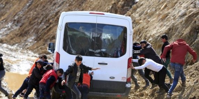 Öğrencilerin yol çilesi